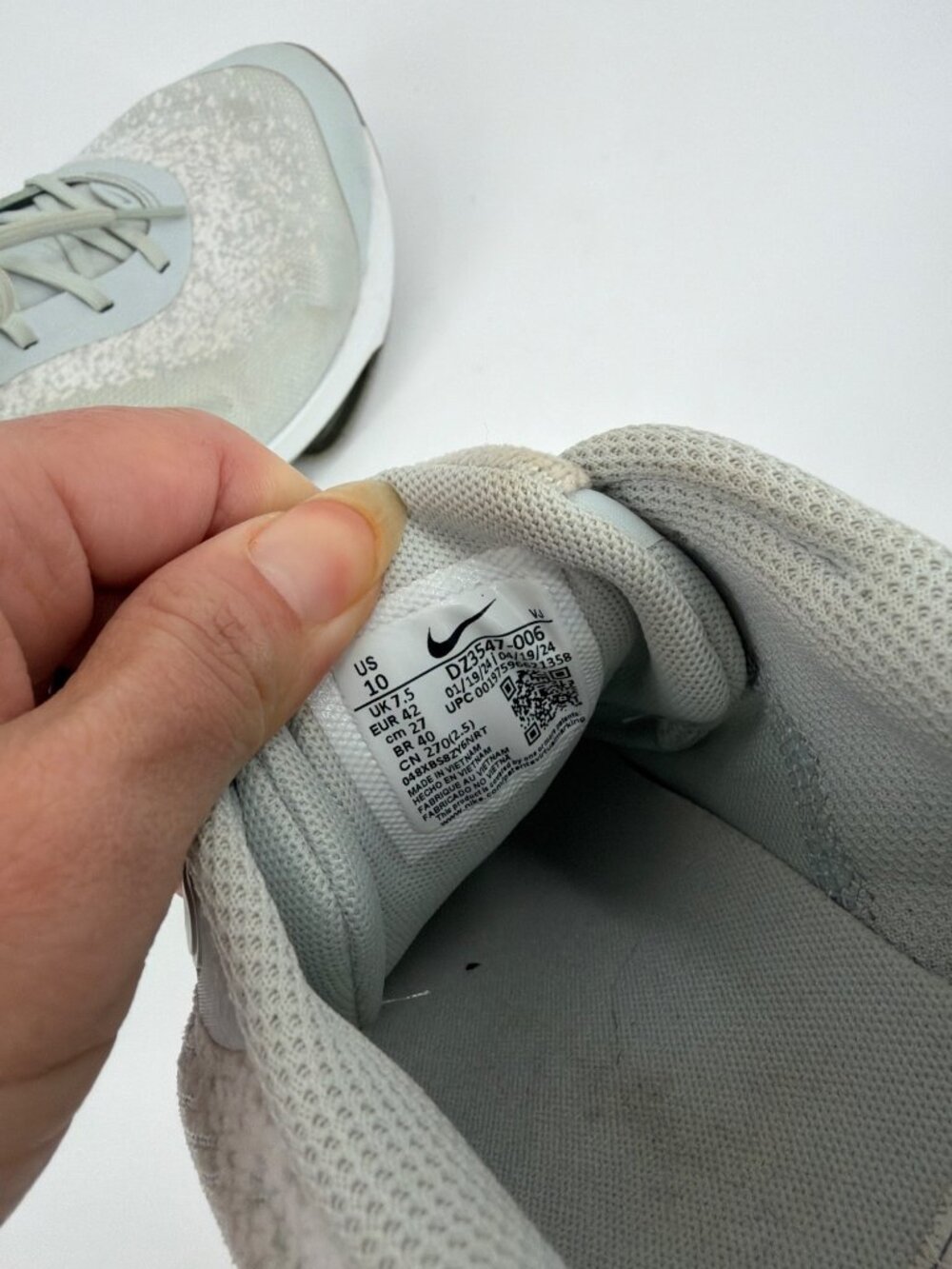 Nike Versair Light Silver Metallic Silver Running Shoes DZ3547 006 Womens 10 - Picture 2 of 7